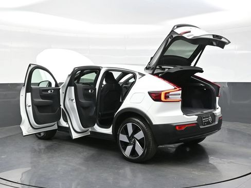 Used 2023 Volvo C40 P8 Recharge Plus w/ Climate Package AWD/4WD image 45