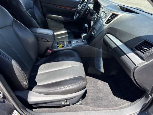 Used 2011 Subaru Outback 2.5i Limited w/ PWR Moonroof Pkg AWD/4WD image 12