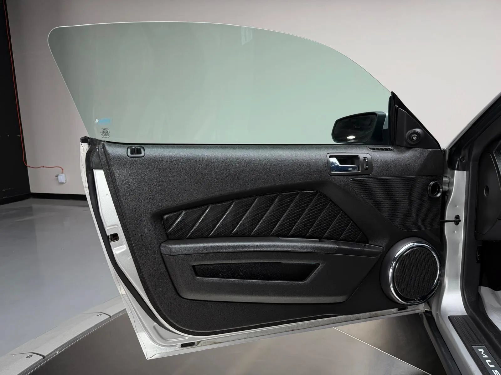 Used 2010 Ford Mustang GT RWD image 17