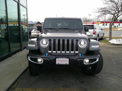 Used 2023 Jeep Wrangler Unlimited Sahara w/ Cold Weather Group AWD/4WD image 3