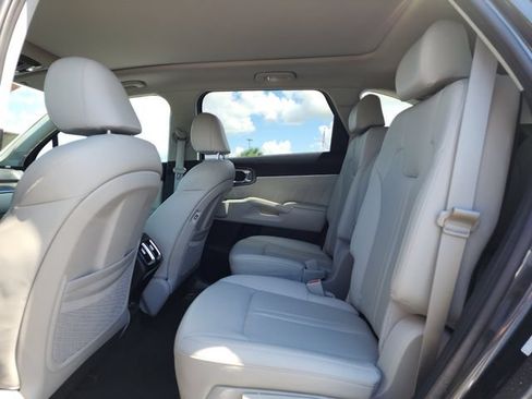 Certified 2023 Kia Sorento SX FWD image 20