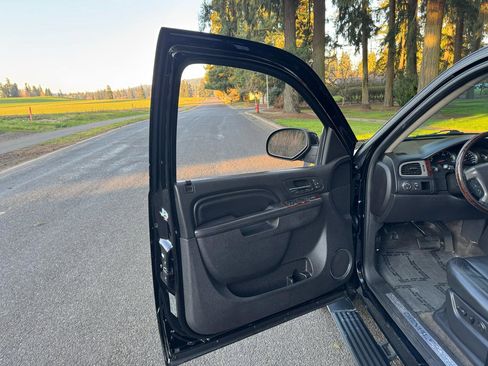 Used 2013 GMC Yukon Denali image 32