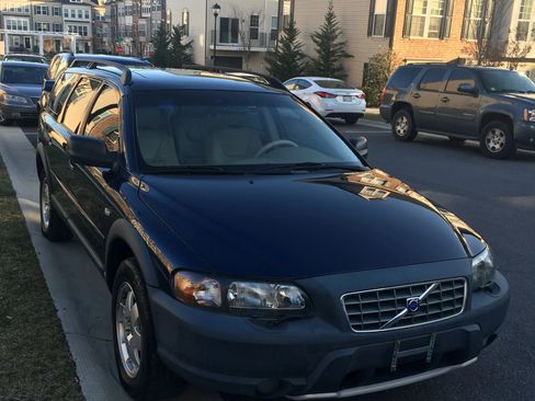 Used 2002 Volvo V70 Cross Country image 2