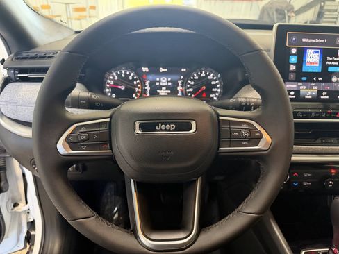 Used 2024 Jeep Compass Latitude AWD/4WD image 19