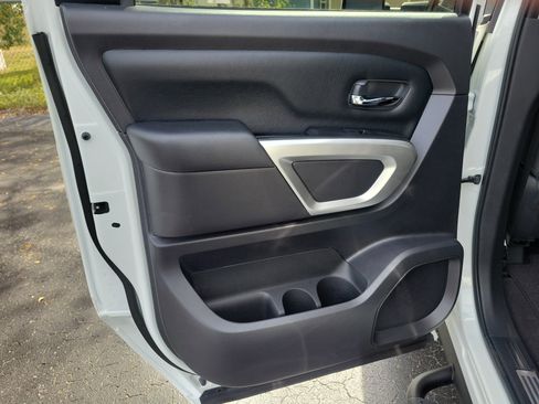 Used 2024 Nissan Titan SV w/ SV Convenience Package image 24