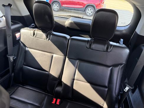 Used 2022 Ford Explorer XLT w/ Equipment Group 202A image 21