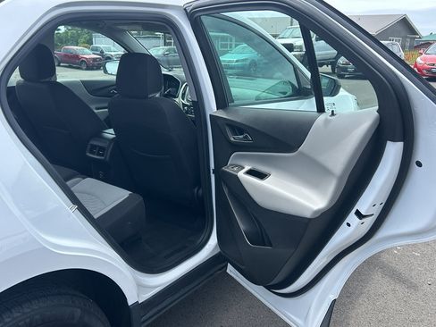 Used 2021 Chevrolet Equinox LS AWD/4WD image 29