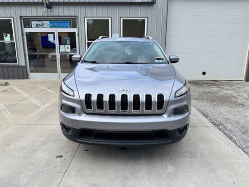Used 2018 Jeep Cherokee Latitude Plus AWD/4WD image 3