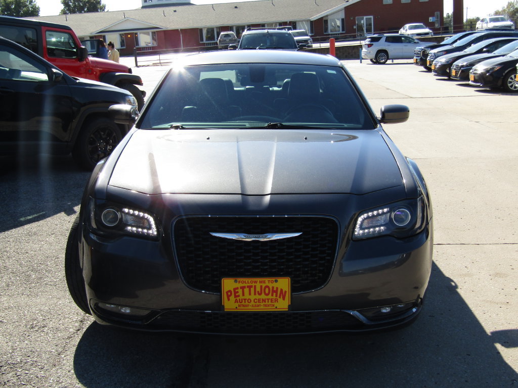 Used 2019 Chrysler 300 S AWD/4WD image 13