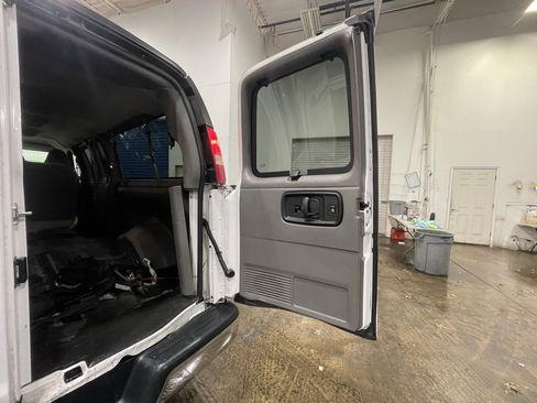 Used 2017 Chevrolet Express 3500 LT w/ LT Preferred Equipment Group image 30