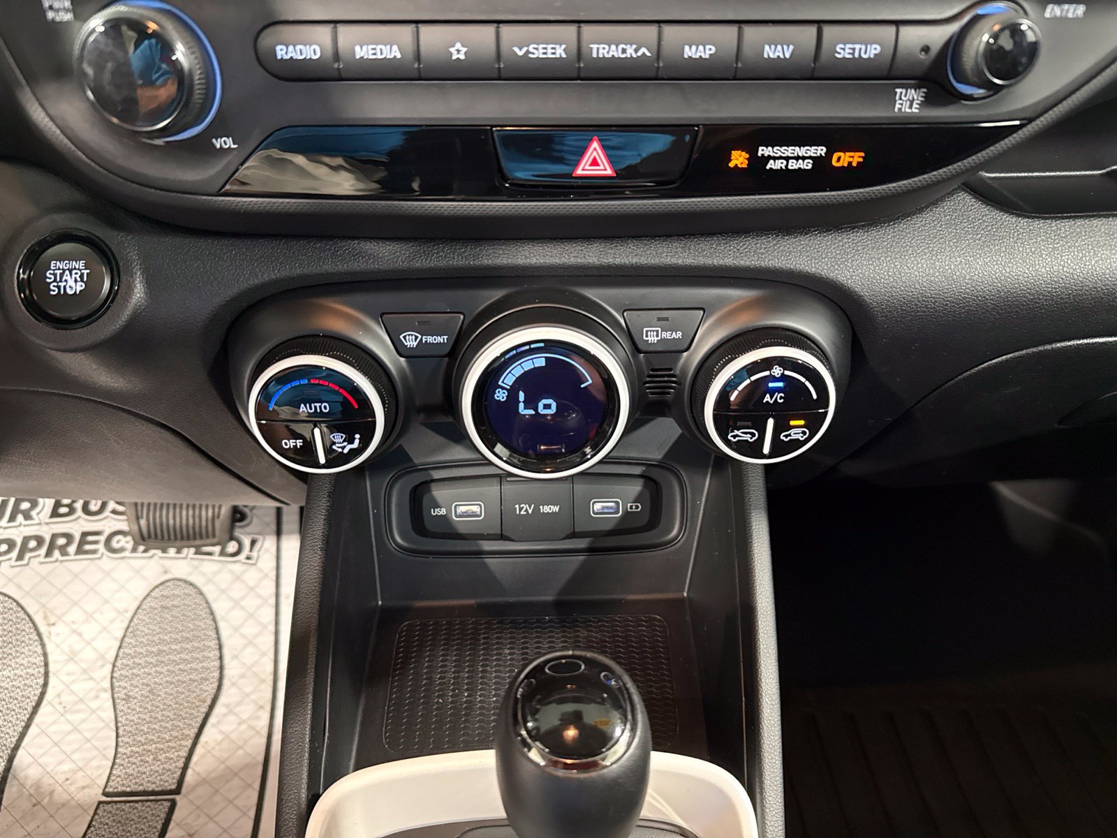 Used 2022 Hyundai Venue Limited FWD image 31