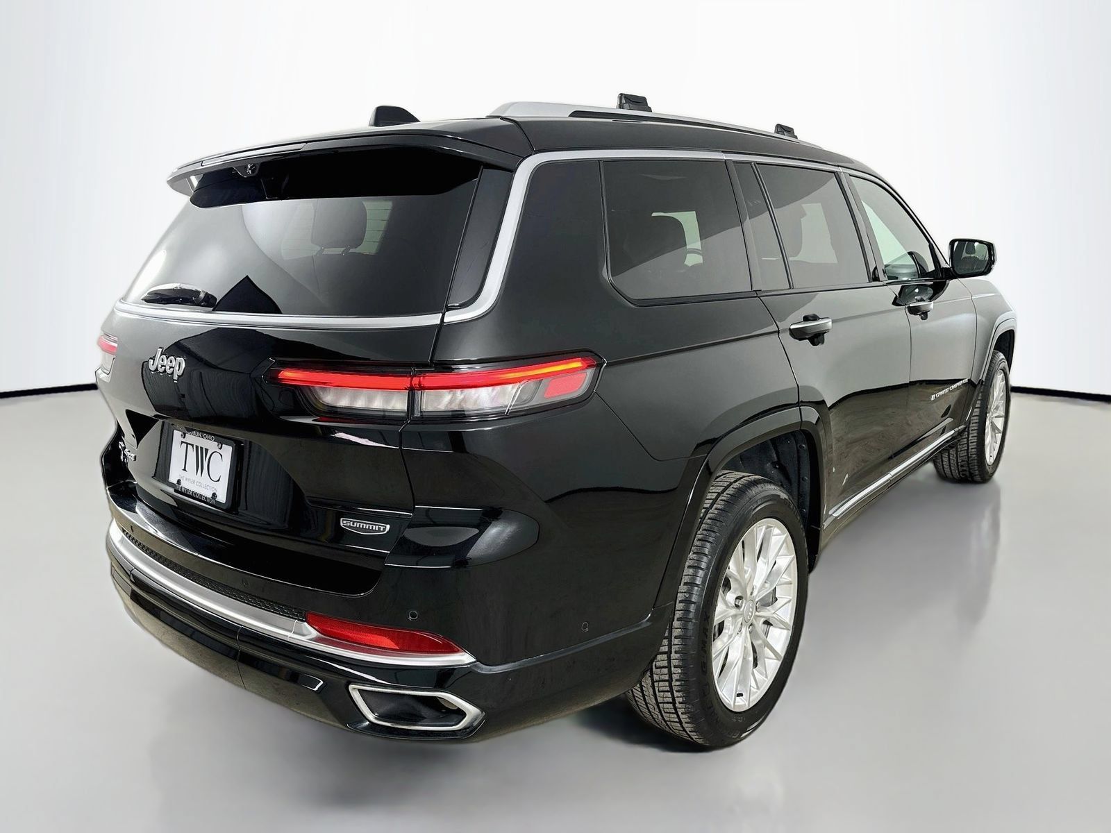 Used 2021 Jeep Grand Cherokee L Summit w/ Advanced Protech Group IV AWD/4WD image 5