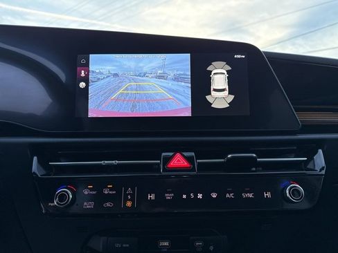 Used 2023 Kia Niro SX image 23