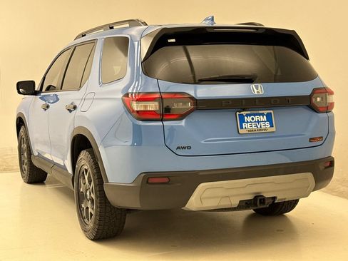Used 2025 Honda Pilot TrailSport image 7