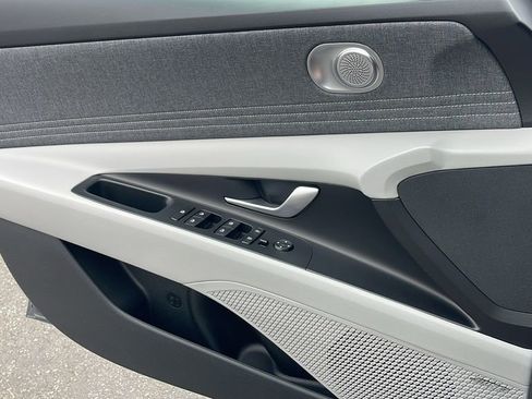 New 2025 Hyundai Elantra Limited image 26