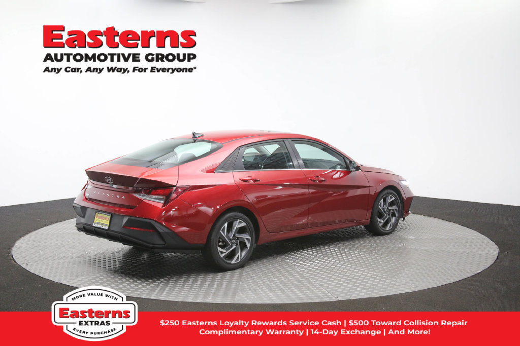 Used 2025 Hyundai Elantra SEL FWD image 44