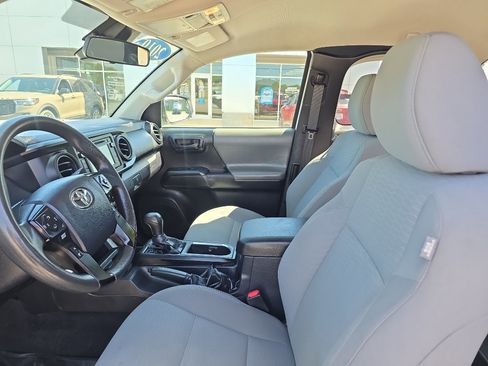 Used 2019 Toyota Tacoma SR AWD/4WD image 15