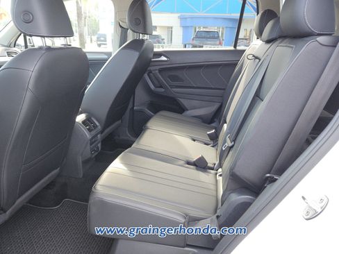 Used 2022 Volkswagen Tiguan SE FWD image 11