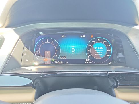 Used 2024 Volkswagen Atlas Cross Sport SE w/ Panoramic Sunroof Package image 17