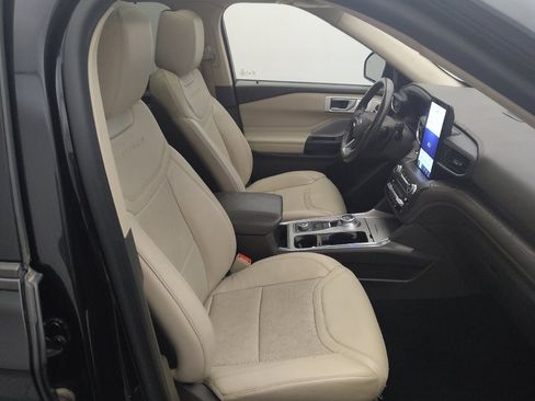Used 2020 Ford Explorer Platinum w/ Premium Technology Package AWD/4WD image 21