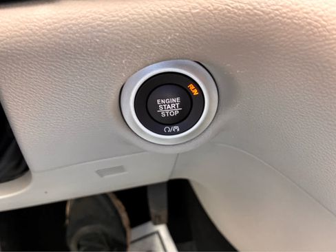 Used 2024 Chrysler Pacifica Touring-L image 20