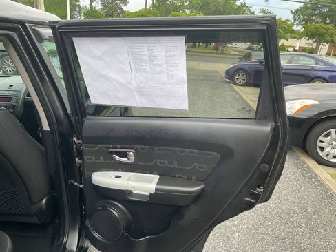 Used 2012 Kia Soul + FWD image 32