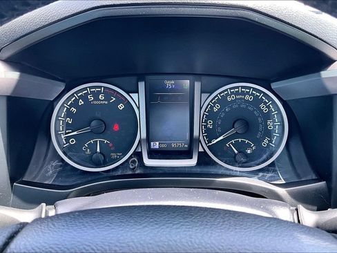Used 2022 Toyota Tacoma SR5 AWD/4WD image 21
