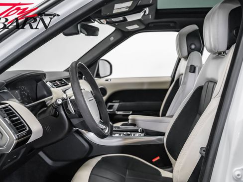 Used 2020 Land Rover Range Rover Sport HST image 28
