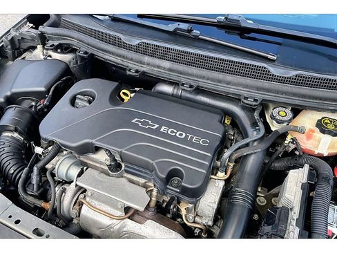 Used 2018 Chevrolet Cruze LT FWD image 32
