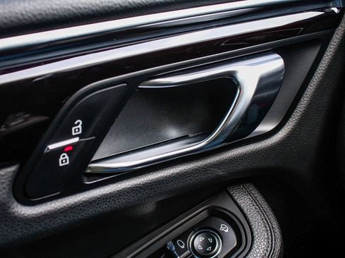 Used 2020 Porsche Macan Base image 9