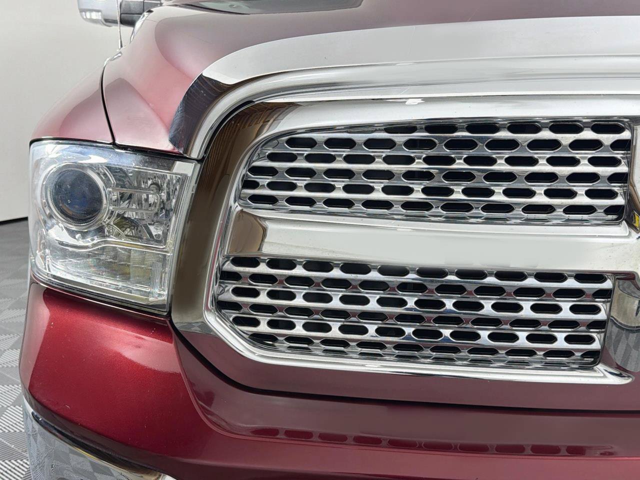 Used 2017 RAM 1500 Laramie w/ Convenience Group AWD/4WD image 3