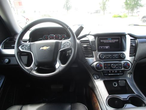 Used 2016 Chevrolet Suburban LT RWD image 15