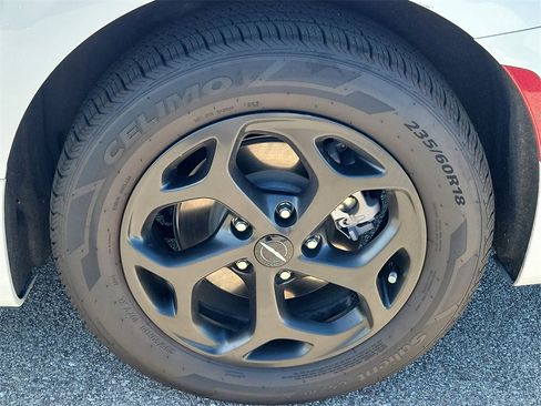 Used 2024 Chrysler Pacifica Select image 12