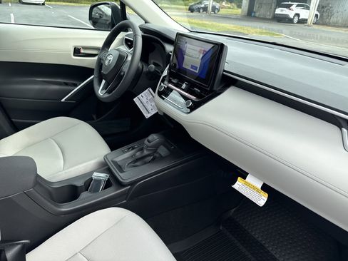 New 2026 Toyota Corolla Cross LE w/ Moonroof Package FWD image 38