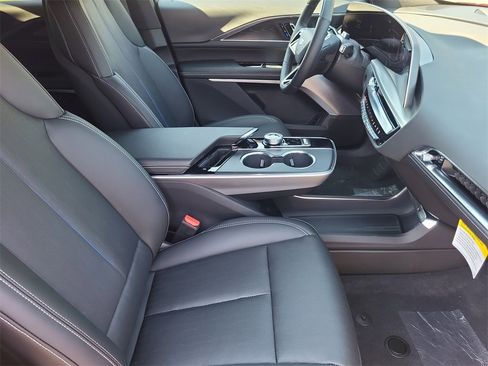 New 2025 Cadillac Lyriq Luxury image 9
