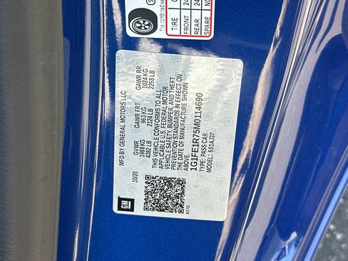 Used 2021 Chevrolet Camaro LT RWD image 28
