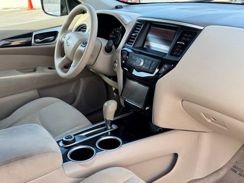 Used 2015 Nissan Pathfinder S image 8