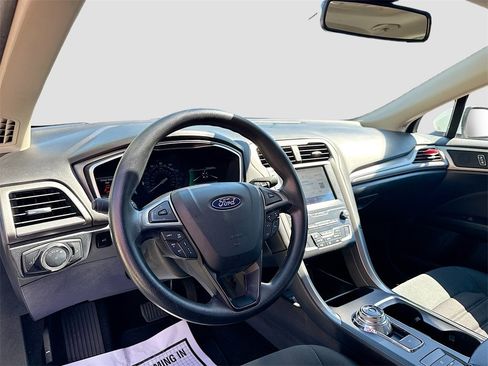 Used 2020 Ford Fusion SE image 10