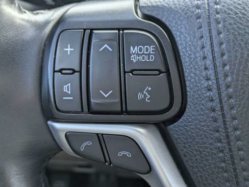 Used 2019 Toyota Highlander XLE FWD image 22