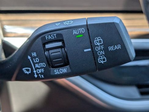 Used 2023 BMW X7 xDrive40i w/ M Sport Package AWD/4WD image 28