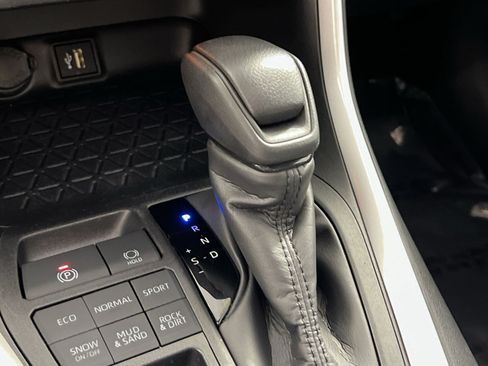 Used 2025 Toyota RAV4 LE AWD/4WD image 23