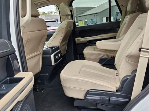 Used 2023 Ford Expedition Limited image 9