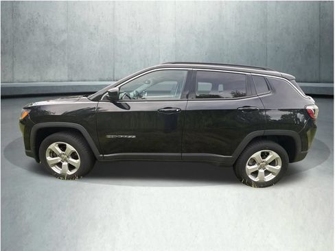 Used 2021 Jeep Compass Latitude w/ Convenience Group AWD/4WD image 2