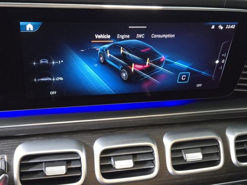 Used 2025 Mercedes-Benz GLE 53 AMG 4MATIC Coupe image 31