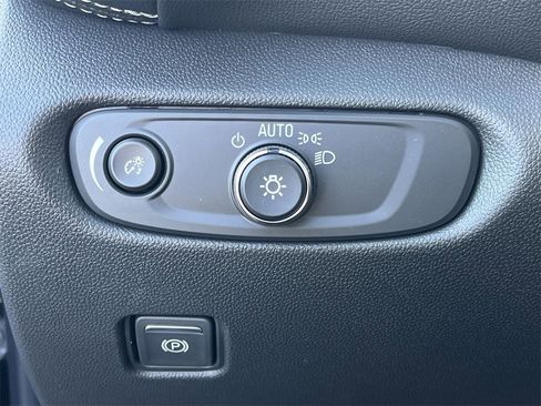 New 2025 Chevrolet Blazer LT w/ Convenience Package image 18