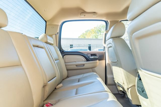 Used 2011 GMC Sierra 2500 Denali w/ Suspension Package, Off-Road AWD/4WD image 39