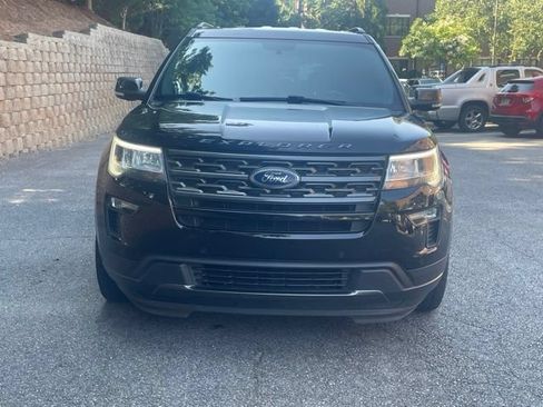 Used 2018 Ford Explorer XLT w/ Equipment Group 202A FWD image 2