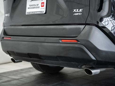 Used 2020 Toyota RAV4 XLE Premium image 8