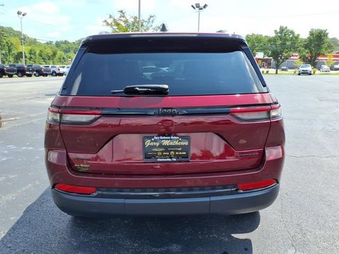 Used 2024 Jeep Grand Cherokee Limited w/ Black Appearance Package AWD/4WD image 17