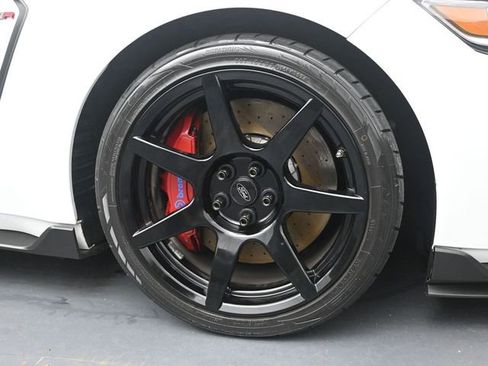 Used 2017 Ford Mustang Shelby GT350R w/ GT350R Equipment Group 920A RWD image 38